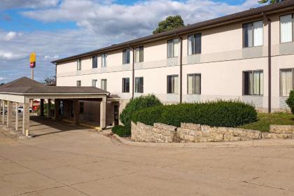 Econo Lodge Iowa