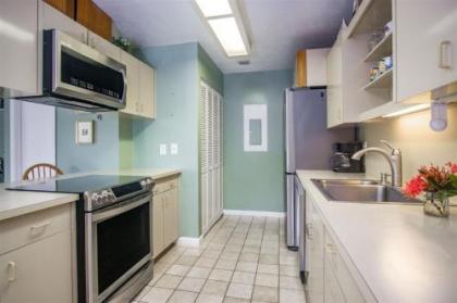 Sun Kissed Keys 2bed/2.5bath condo with shared pool - image 3