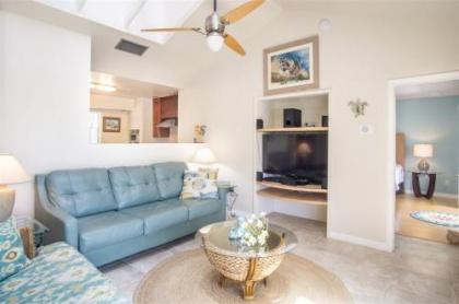On Location 3bed 3bath updated single family with private pool dockage - image 2