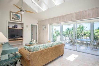 On Location 3bed 3bath updated single family with private pool dockage - image 4