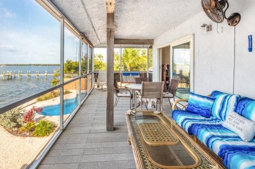 Blue Water Bungalow - image 3