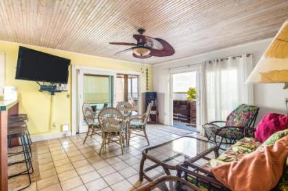 Blue Water Bungalow - image 5