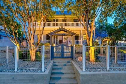 mcKenize Guest House Inks Suite 1 BD 1BA marble Falls