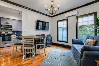 McKenize Guest House: LBJ Suite 1 BD 1BA