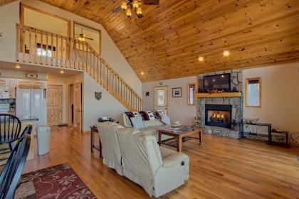 Blue Ridge Mountain Top Cabin - image 13