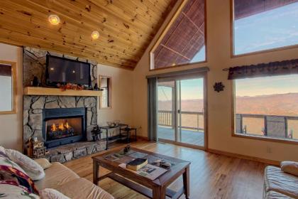 Blue Ridge Mountain Top Cabin - image 6