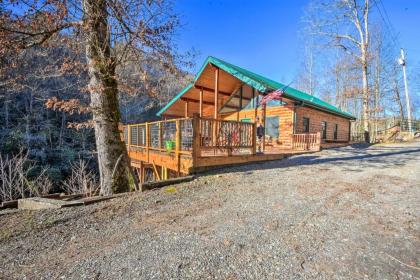 Avalon Woods Riverfront Retreat Walk to Waterfall - image 3