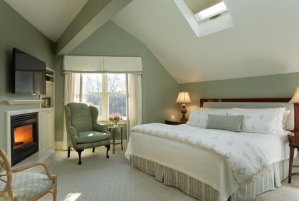 Harbor Light Inn - image 3