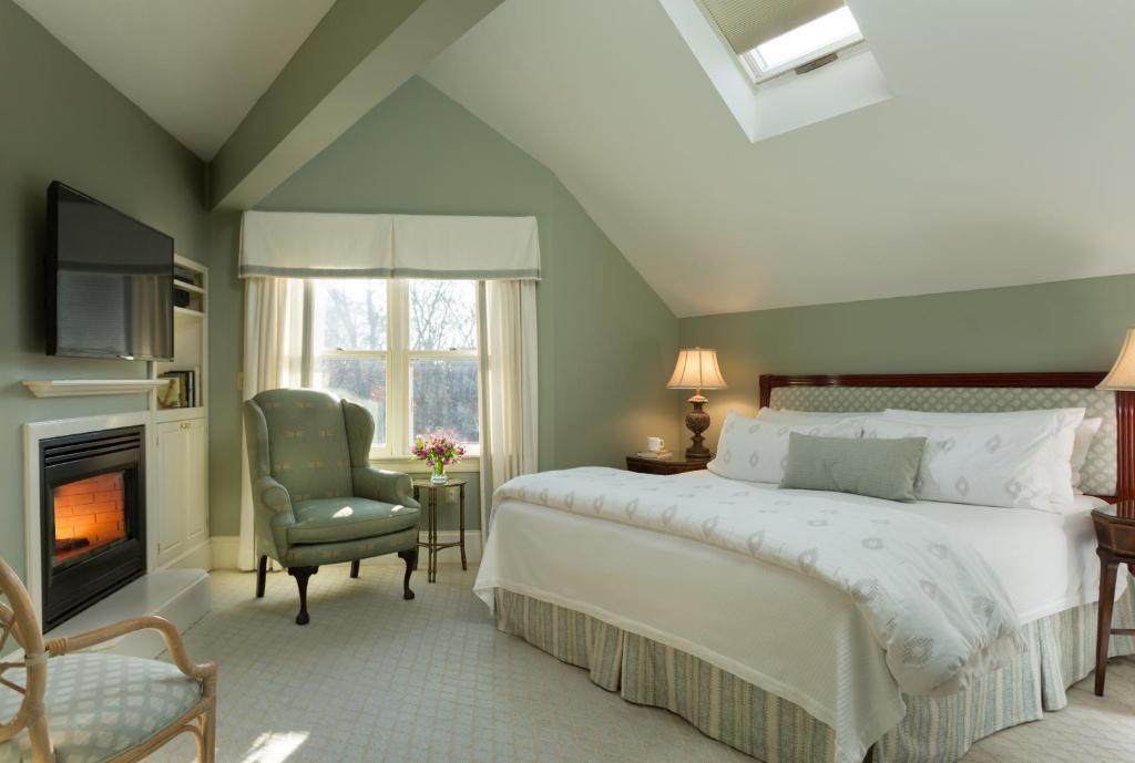 Harbor Light Inn - image 3