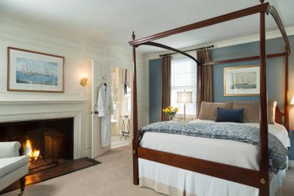 Harbor Light Inn - image 4