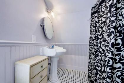 Sweet Retreat - image 8