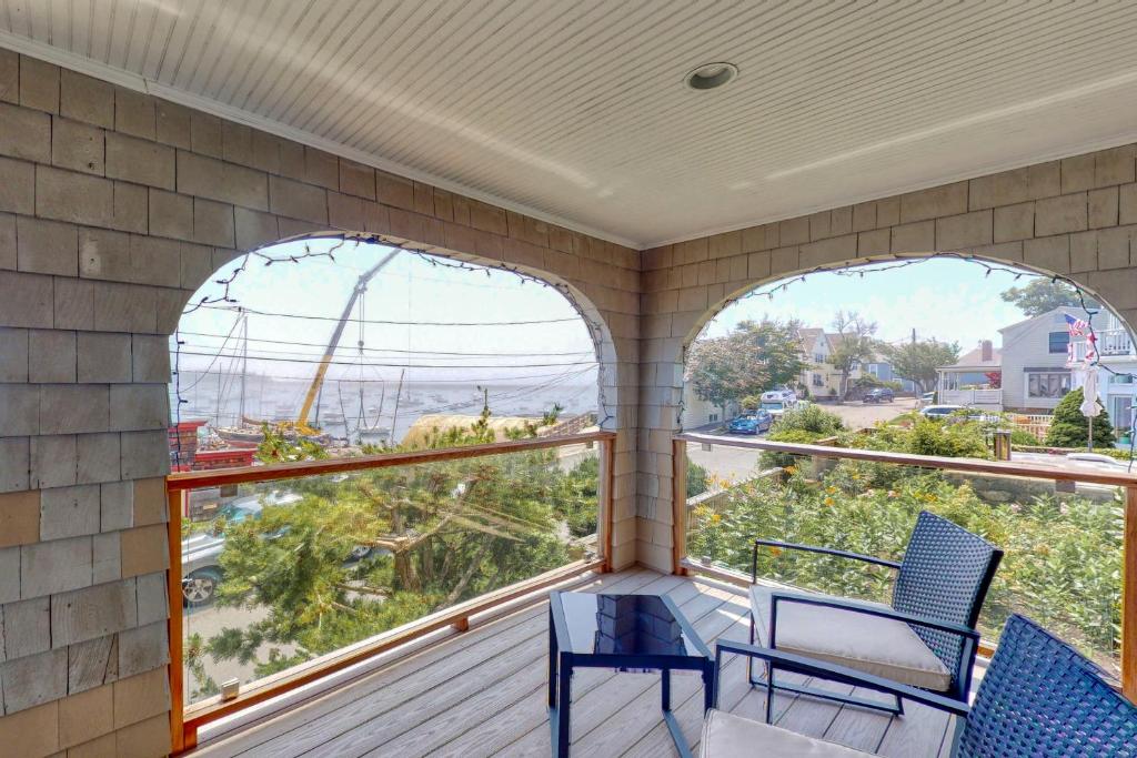 Harbor Walk - main image