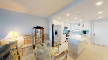 Renovated 2 Story 2 bed 2 bath Cabana Unit w/ On-Site Dolphin Tiki! - image 2