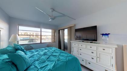 Renovated 2 Story 2 bed 2 bath Cabana Unit w/ On-Site Dolphin Tiki! - image 8