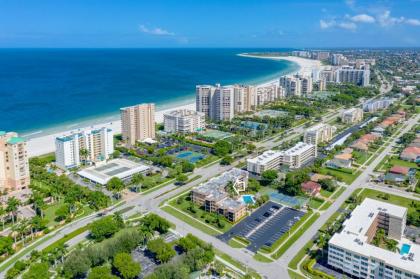Pristine 2 Bed Condo Steps from Free Beach Access