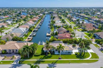 Pool Home on Canal Close to Beach Popular Lamplighter Area marco Island Florida