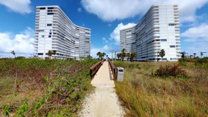 Views! Views! Views! Beachfront End Unit at South Seas - image 14