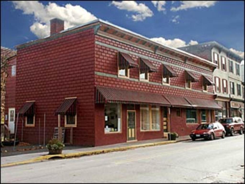 Suites on Main - main image