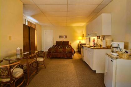 Suites on Main - image 8
