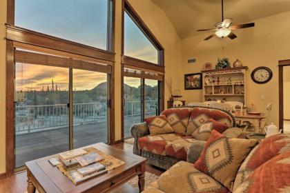 Modern Sonoran Desert Condo with Deck View and Stables