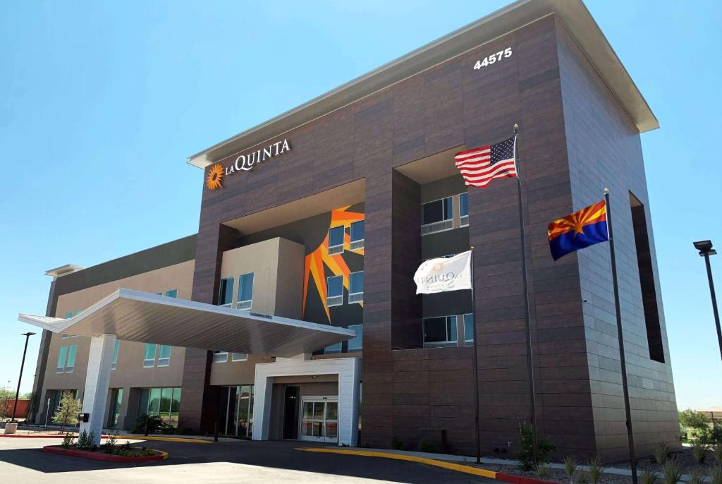La Quinta Inn & Suites by Wyndham Maricopa Copper Sky - main image