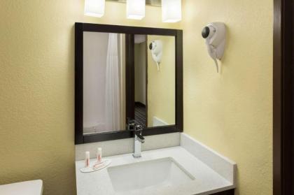 Super 8 by Wyndham Marietta - image 11