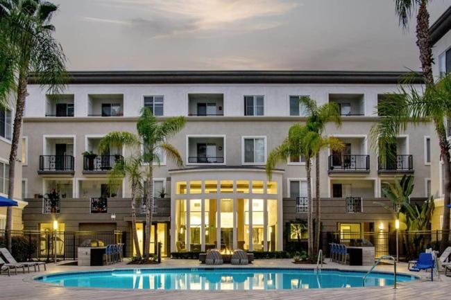 Marina Del Rey's Grand 2/2 Suite Pool View - main image