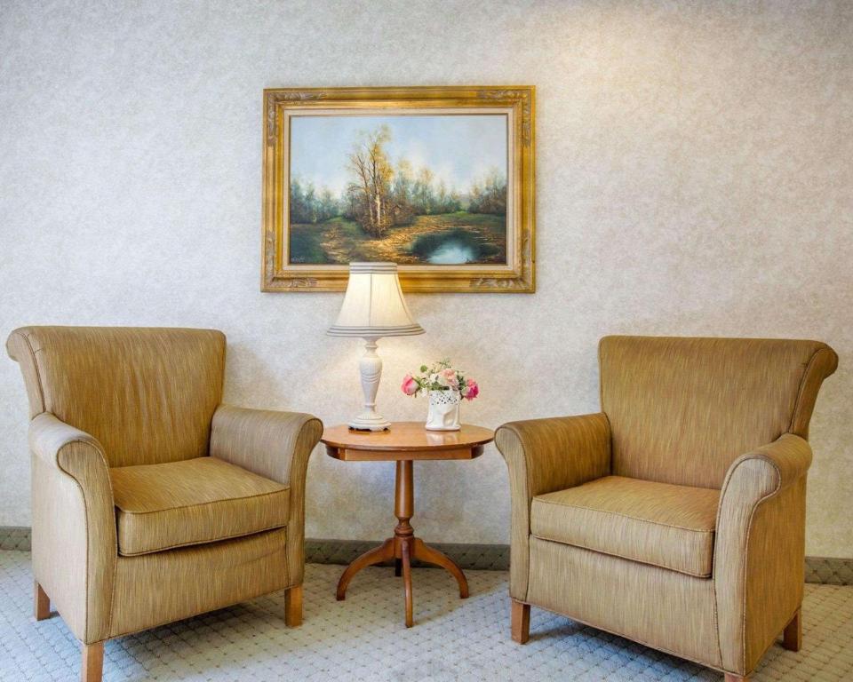 Comfort Inn - image 5