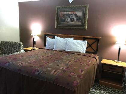 Budget Inn Marinette - image 12
