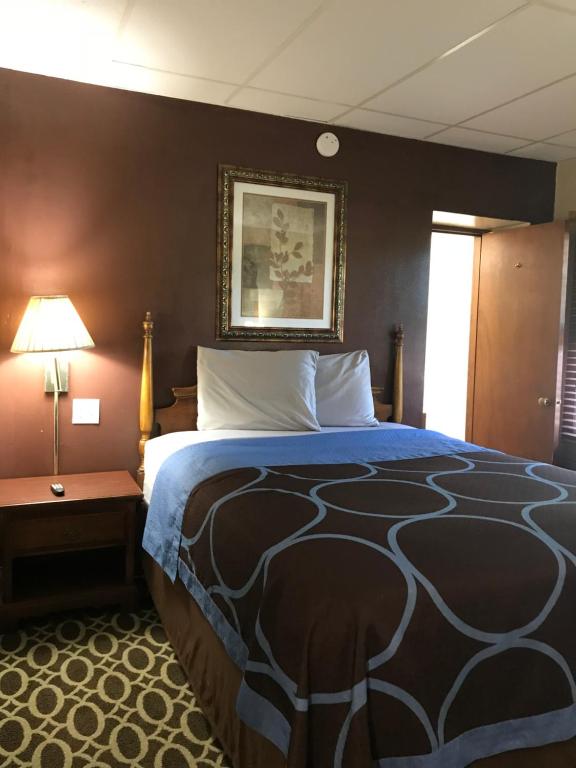 Budget Inn Marinette - image 2