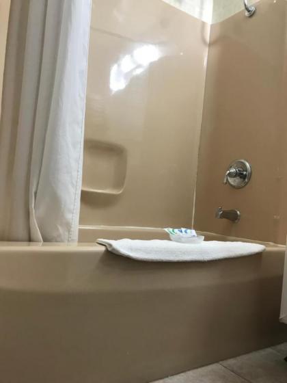 Budget Inn Marinette - image 6