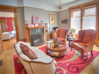 M&M Victorian Bed and Breakfast - image 1