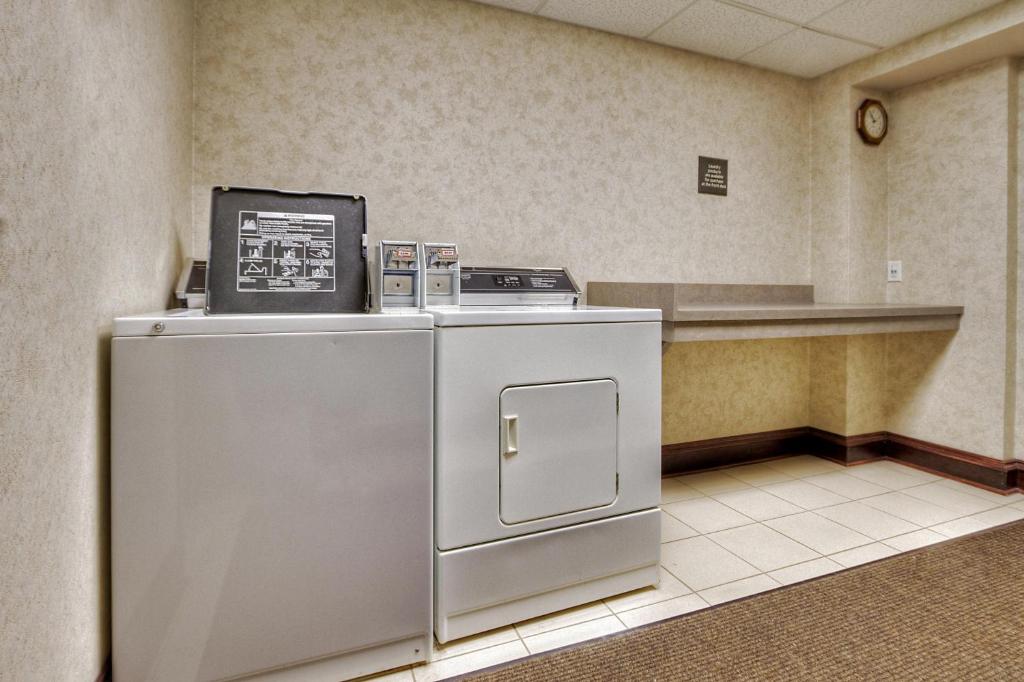 Hampton Inn Marion - image 5