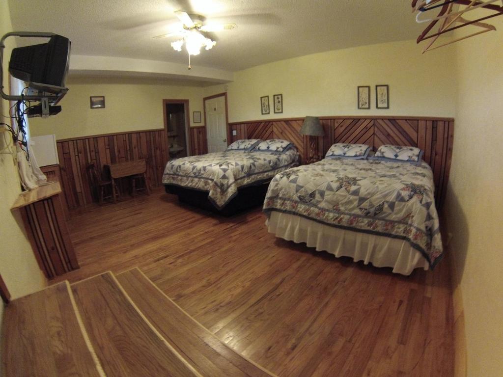 Skyline Village Inn - main image