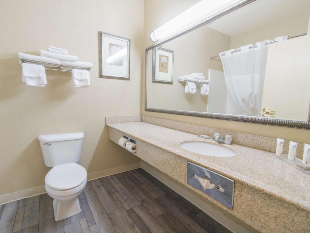 Country Inn & Suites by Radisson Marion OH - main image
