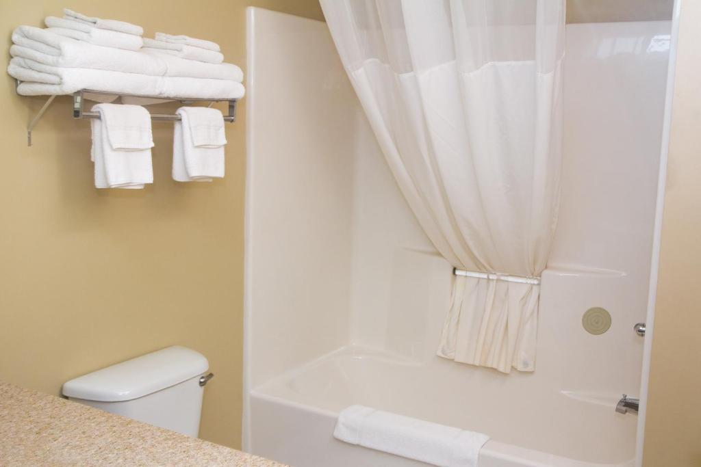Country Inn & Suites by Radisson Marion OH - image 5