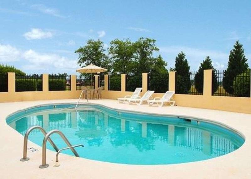 Quality Inn Mullins - image 6