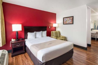 Econo Lodge Marion I-81 - image 12