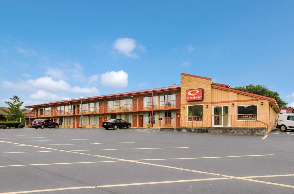 Econo Lodge Marion I-81 - image 7