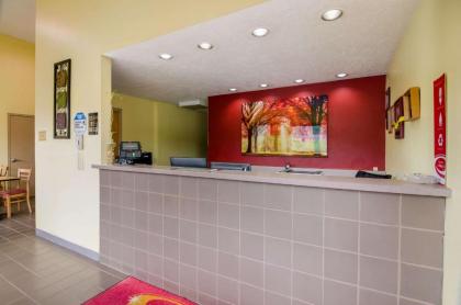 Econo Lodge Marion I-81 - image 9