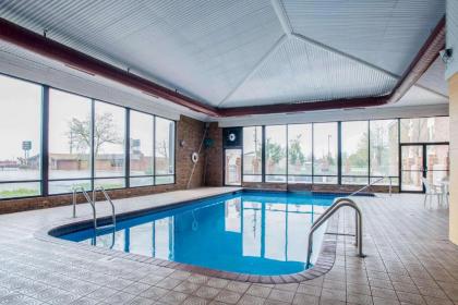 Econo Lodge Marion - image 10