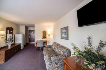Econo Lodge Marion - image 11