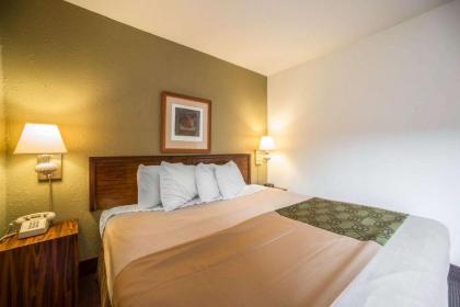 Econo Lodge Marion - image 15