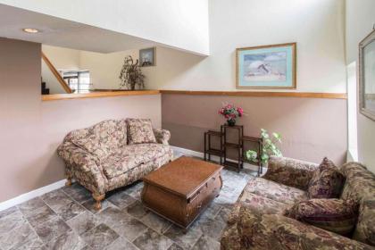 Econo Lodge Marion - image 6