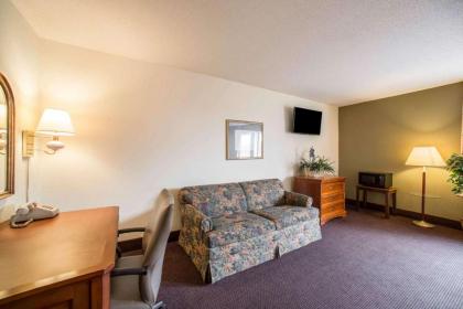 Econo Lodge Marion - image 9