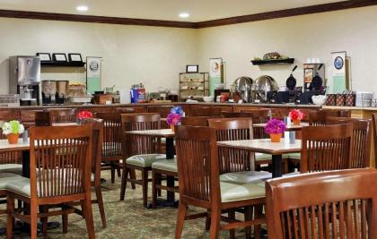 Country Inn & Suites by Radisson Marion IL - image 11