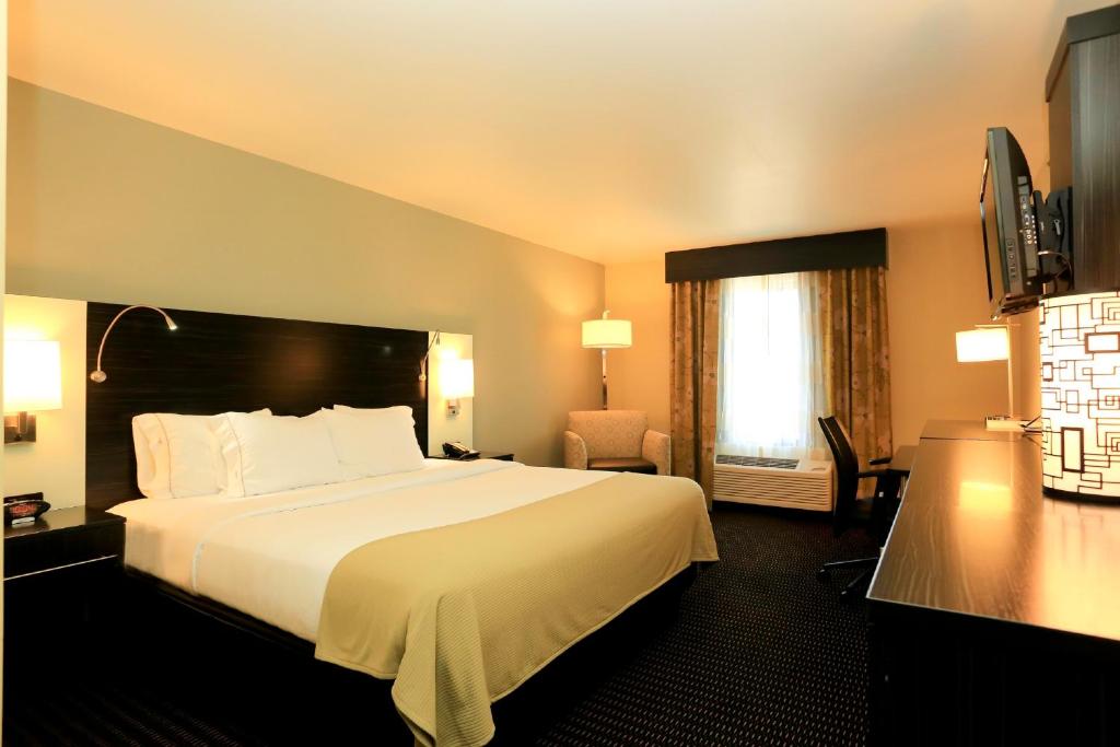 Holiday Inn Express & Suites Marion Northeast an IHG Hotel - main image