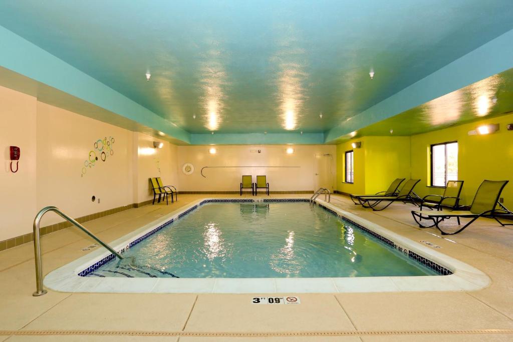 Holiday Inn Express & Suites Marion Northeast an IHG Hotel - image 4