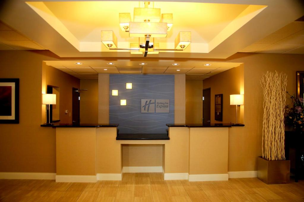 Holiday Inn Express & Suites Marion Northeast an IHG Hotel - image 7