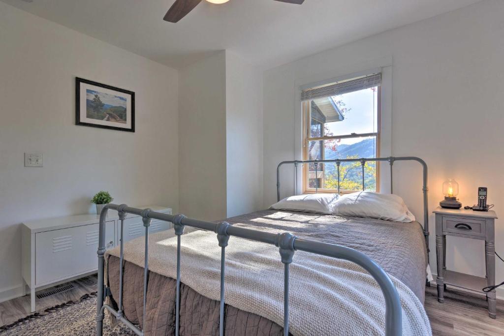 Reclusive Mountaintop Home with Stunning Views! - image 3